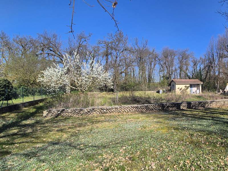 "Terrain de 631 m² à Saint-Paul-lès-Romans pour 119 890 € - Opportunité à saisir!"
